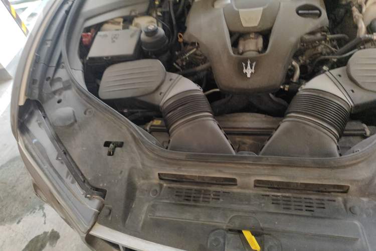 Used Maserati Levante 2018 3.0T Classic Edition Engine Bay Right