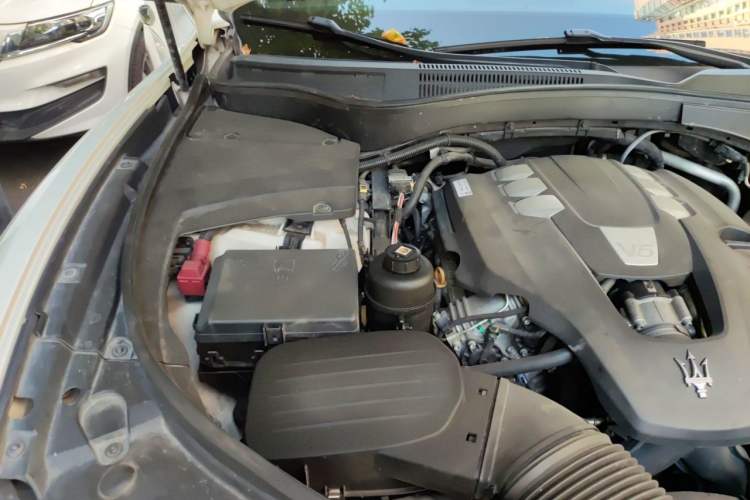 Used Maserati Levante 2018 3.0T Classic Edition Engine Bay Right