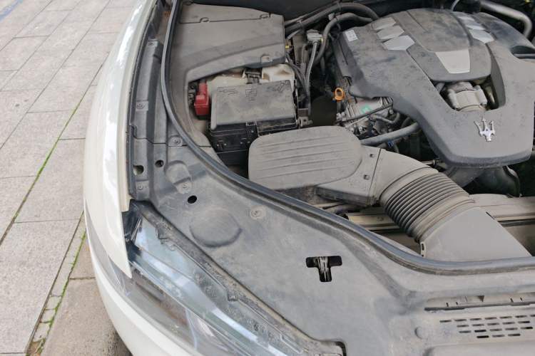 Used Maserati Levante 2018 3.0T Classic Edition Engine Bay Right