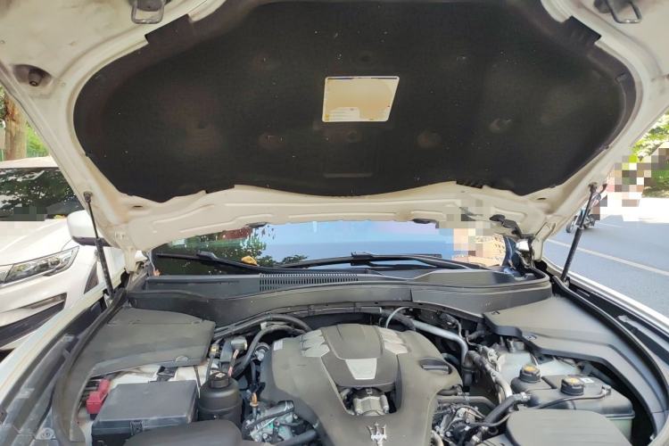Used Maserati Levante 2018 3.0T Classic Edition Engine Bay