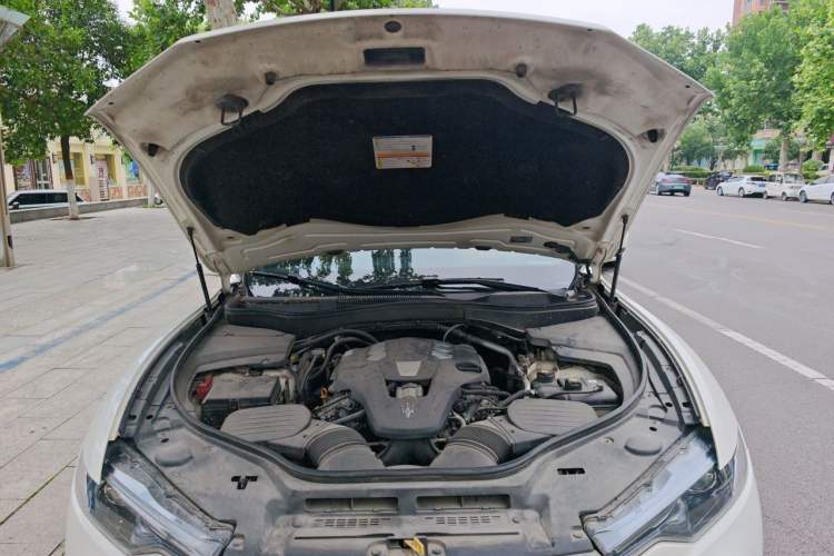 Used Maserati Levante 2018 3.0T Classic Edition Engine Bay