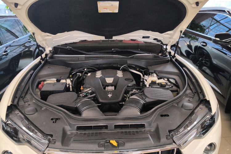 Used Maserati Levante 2018 3.0T Classic Edition Engine Bay