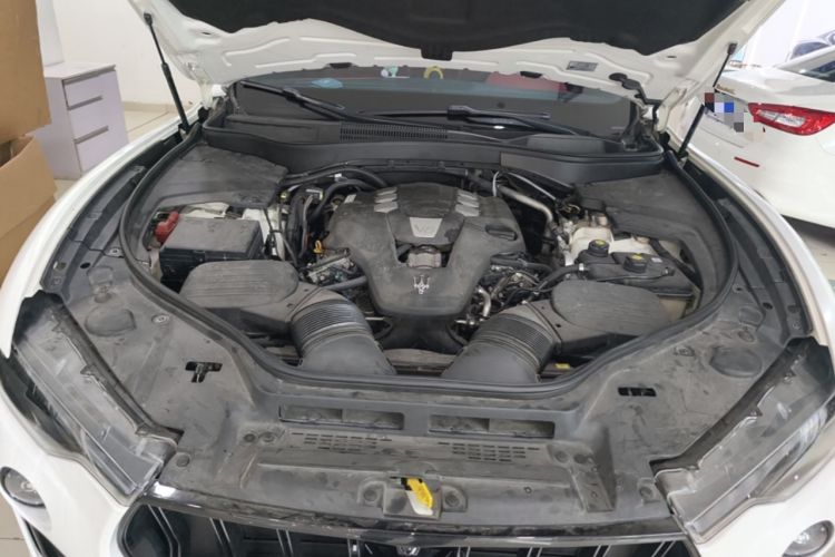 Used Maserati Levante 2018 3.0T Classic Edition Engine Bay