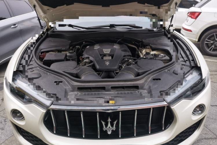 Used Maserati Levante 2018 3.0T Standard Edition Engine Bay
