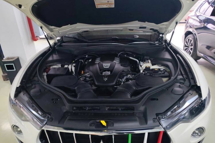Used Maserati Levante 2018 3.0T Standard Edition Engine Bay