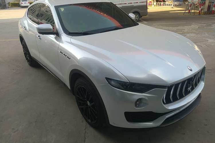 Used Maserati Levante 2018 3.0T Classic Edition Front Right 45 Deg