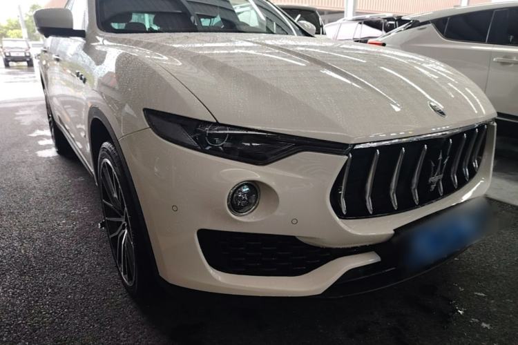 Used Maserati Levante 2018 3.0T Classic Edition Front Right 45 Deg