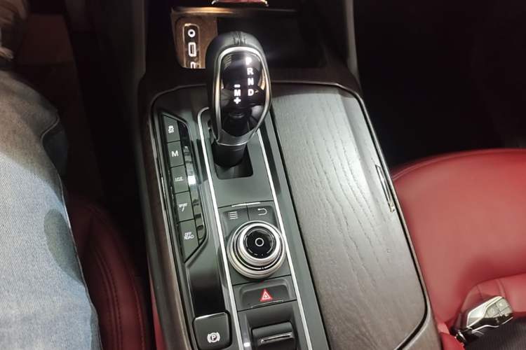 Used Maserati Levante 2018 3.0T Luxury Zegna Edition Gear Lever