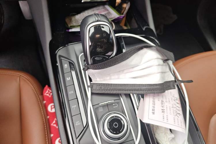 Used Maserati Levante 2018 3.0T Standard Edition Gear Lever