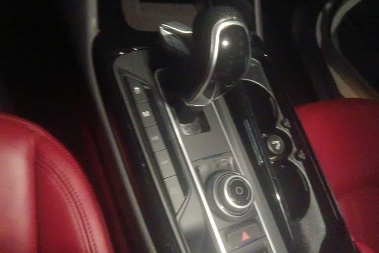 Used Maserati Levante 2018 3.0T Classic Edition Gear Lever