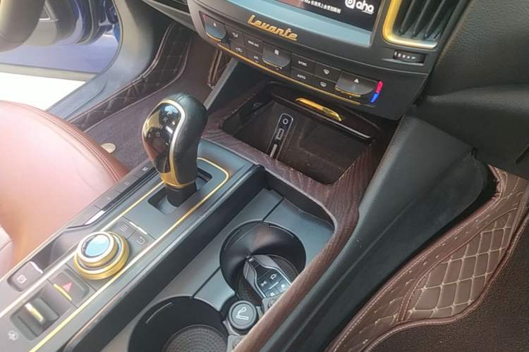Used Maserati Levante 2018 3.0T Classic Edition Gear Lever