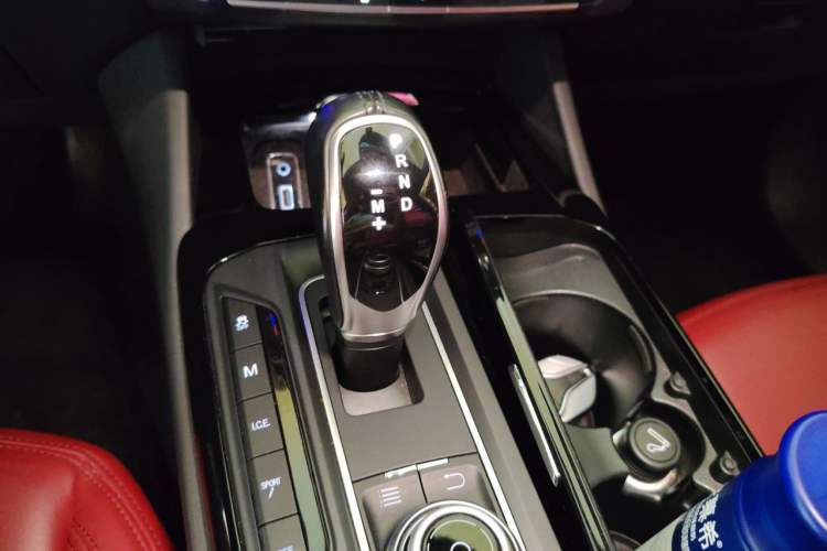 Used Maserati Levante 2018 3.0T Standard Edition Gear Lever