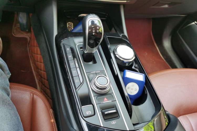 Used Maserati Levante 2018 3.0T Classic Edition Gear Lever