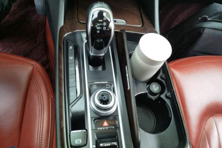 Used Maserati Levante 2018 3.0T Standard Edition Gear Lever