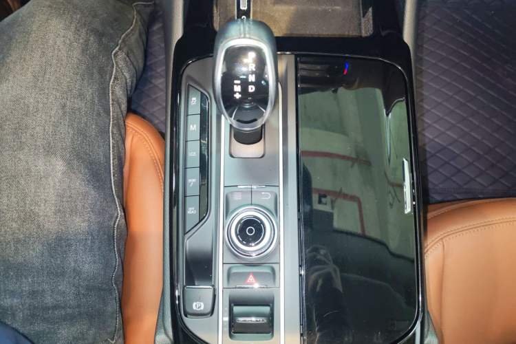 Used Maserati Levante 2018 3.0T Standard Edition Gear Lever