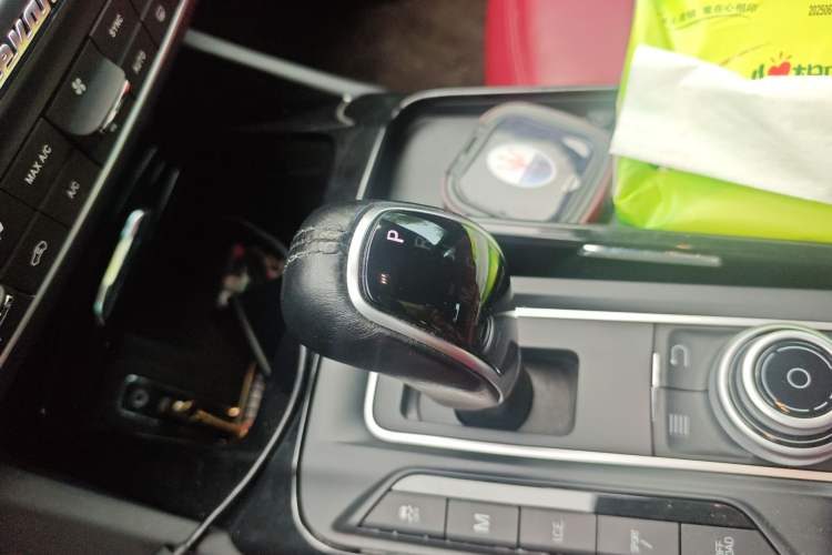 Used Maserati Levante 2018 3.0T Standard Edition Gear Lever