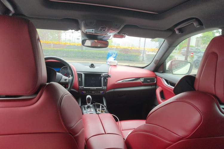 Used Maserati Levante  Headliner