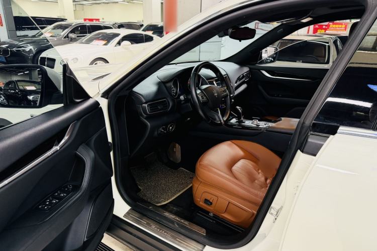 Used Maserati Levante 2018 3.0T Classic Edition Interior 3