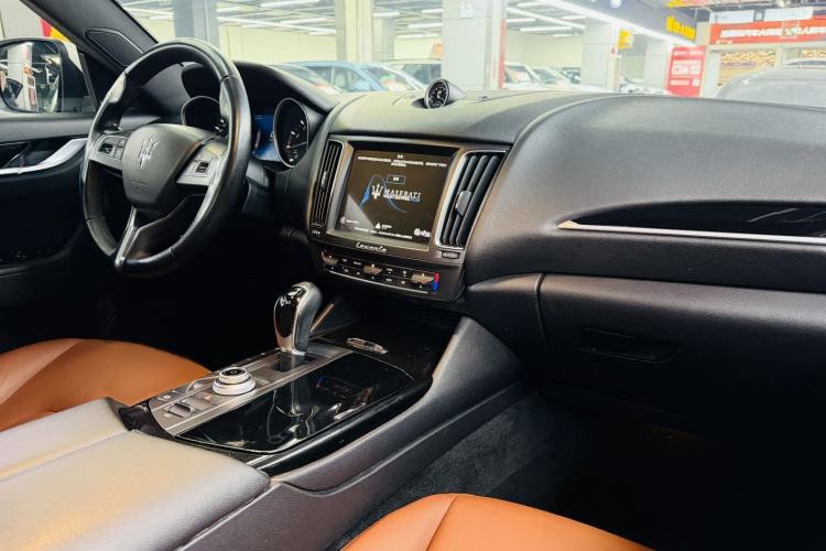 Used Maserati Levante 2018 3.0T Classic Edition Interior 5
