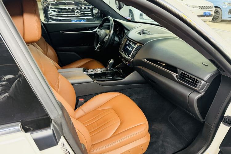 Used Maserati Levante 2018 3.0T Classic Edition Interior 6