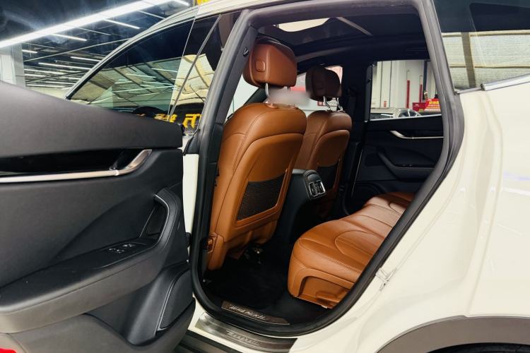 Used Maserati Levante 2018 3.0T Classic Edition Interior 7