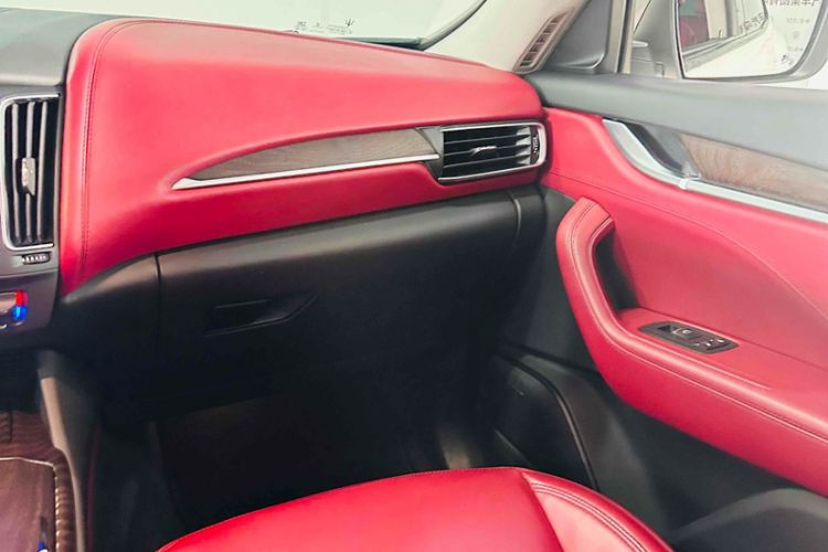 Used Maserati Levante 2018 3.0T Standard Edition Interior 9