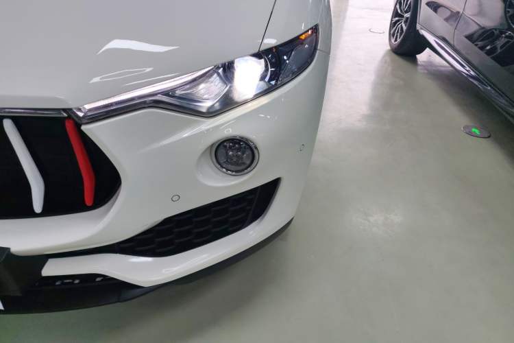 Used Maserati Levante 2018 3.0T Standard Edition Left Front Headlight