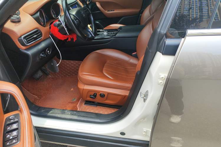 Used Maserati Levante 2018 3.0T Classic Edition Left Front Seat