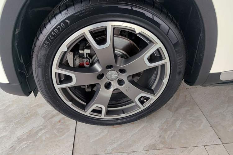 Used Maserati Levante 2018 3.0T Standard Edition Left Front Wheel Hub