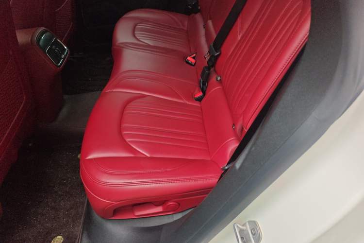 Used Maserati Levante 2018 3.0T Standard Edition Left Rear Seat