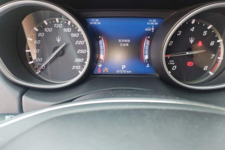 Used Maserati Levante 2018 3.0T Classic Edition Odometer Close Up