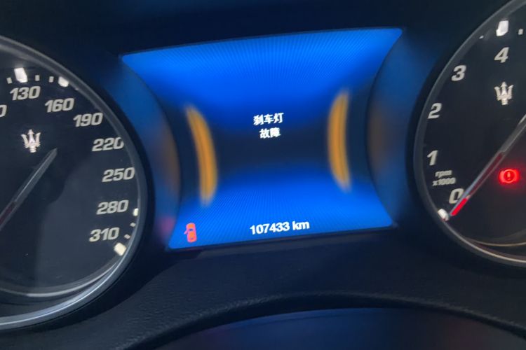 Used Maserati Levante 2018 3.0T Classic Edition Odometer Close Up