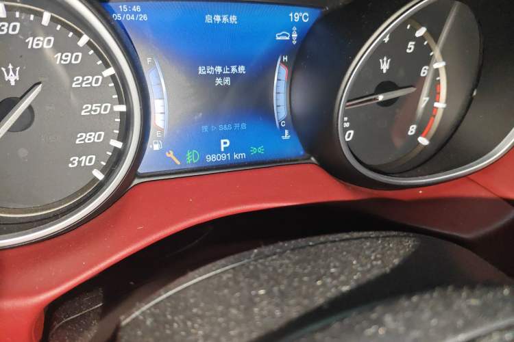 Used Maserati Levante 2018 3.0T Classic Edition Odometer Close Up