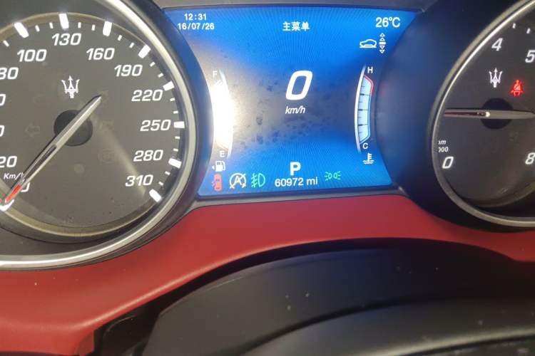 Used Maserati Levante 2018 3.0T Classic Edition Odometer Close Up