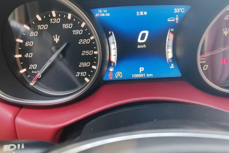 Used Maserati Levante 2018 3.0T Standard Edition Odometer Close Up