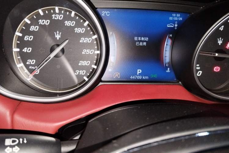 Used Maserati Levante 2018 3.0T Classic Edition Odometer Close Up
