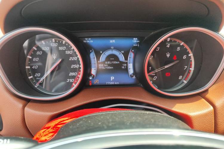 Used Maserati Levante 2018 3.0T Classic Edition Odometer Close Up