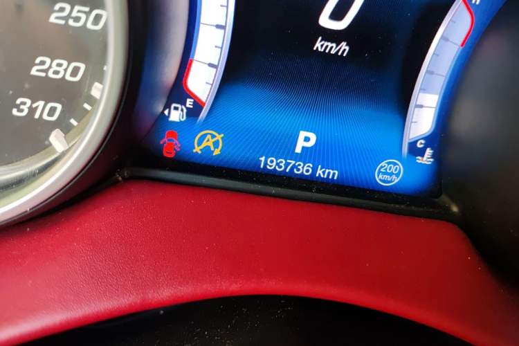 Used Maserati Levante 2018 3.0T Classic Edition Odometer Close Up