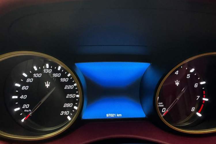 Used Maserati Levante 2018 3.0T Classic Edition Odometer Close Up