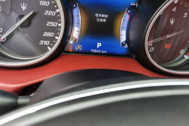 Used Maserati Levante 2018 3.0T Standard Edition Odometer Close Up