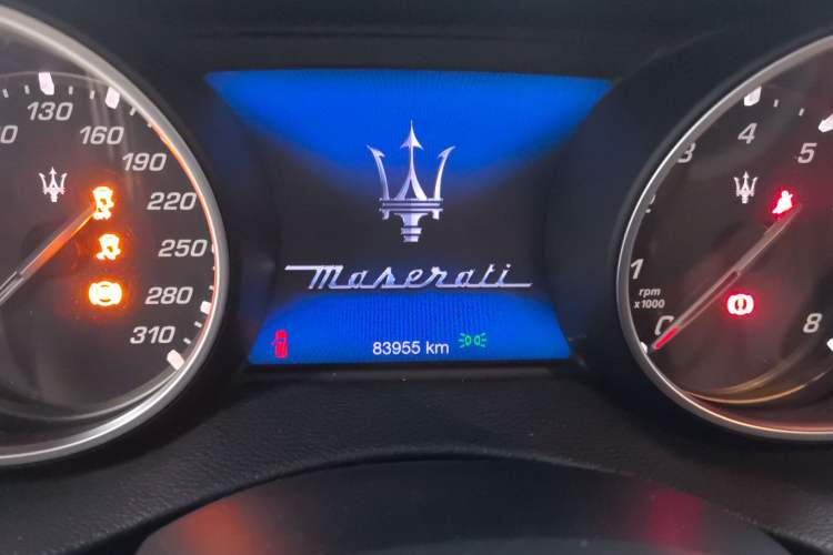 Used Maserati Levante 2018 3.0T Classic Edition Odometer Close Up