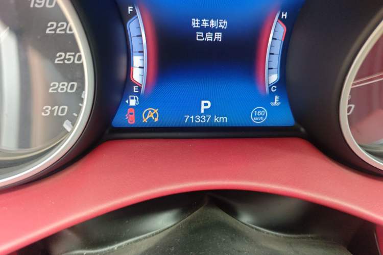 Used Maserati Levante 2018 3.0T Standard Edition Odometer Close Up