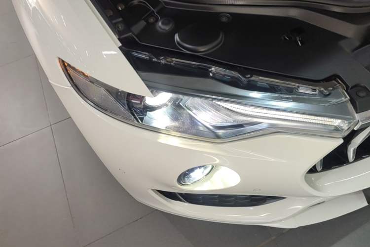 Used Maserati Levante 2018 3.0T Luxury Zegna Edition Right Front Headlight
