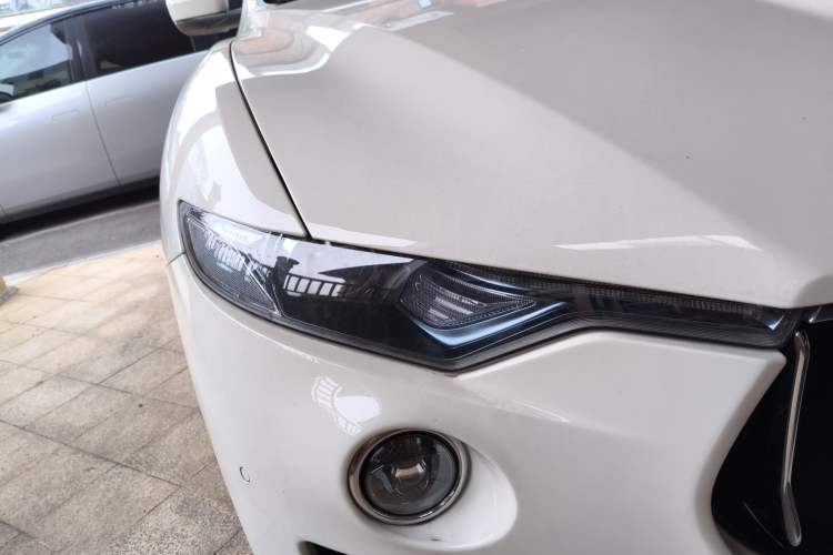 Used Maserati Levante 2018 3.0T Classic Edition Right Front Headlight