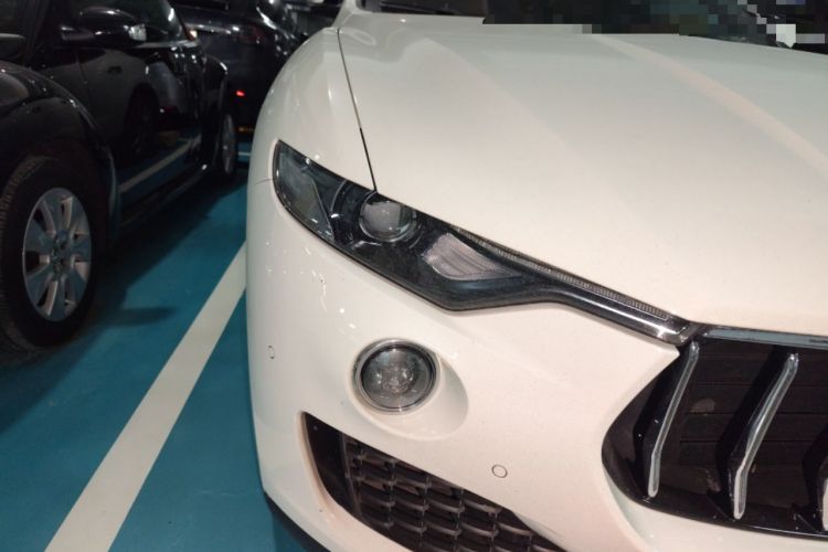 Used Maserati Levante 2018 3.0T Standard Edition Right Front Headlight