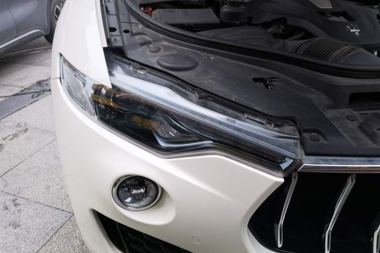 Used Maserati Levante 2018 3.0T Standard Edition Right Front Headlight
