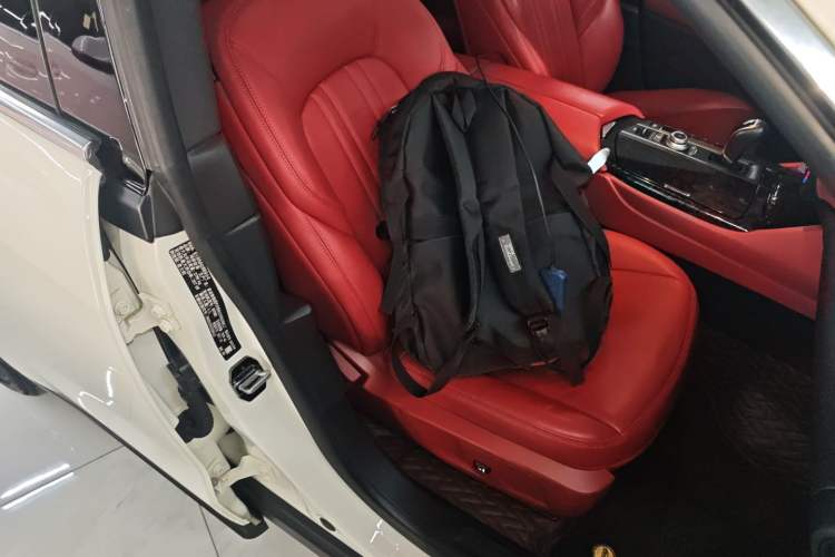 Used Maserati Levante 2018 3.0T Classic Edition Right Front Seat
