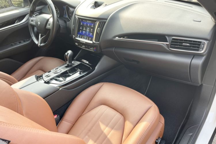 Used Maserati Levante 2018 3.0T Classic Edition Right Front Seat