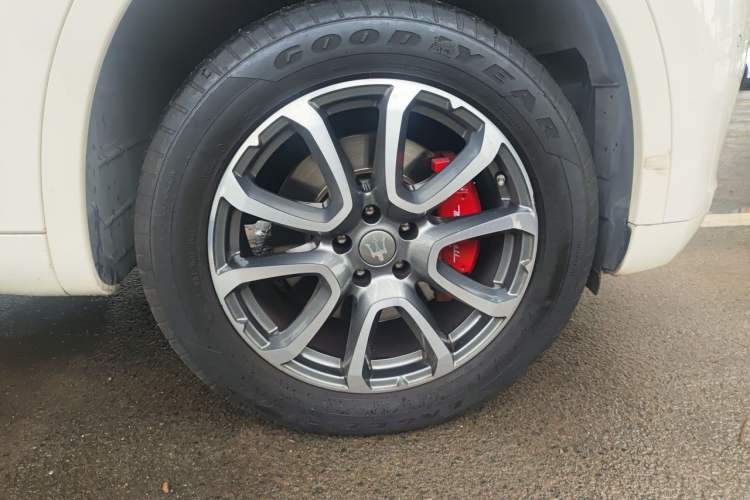 Used Maserati Levante 2018 3.0T Luxury Zegna Edition Right Front Wheel Hub