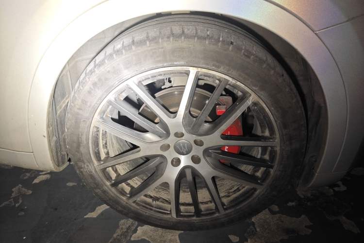 Used Maserati Levante 2018 3.0T Classic Edition Right Front Wheel Hub